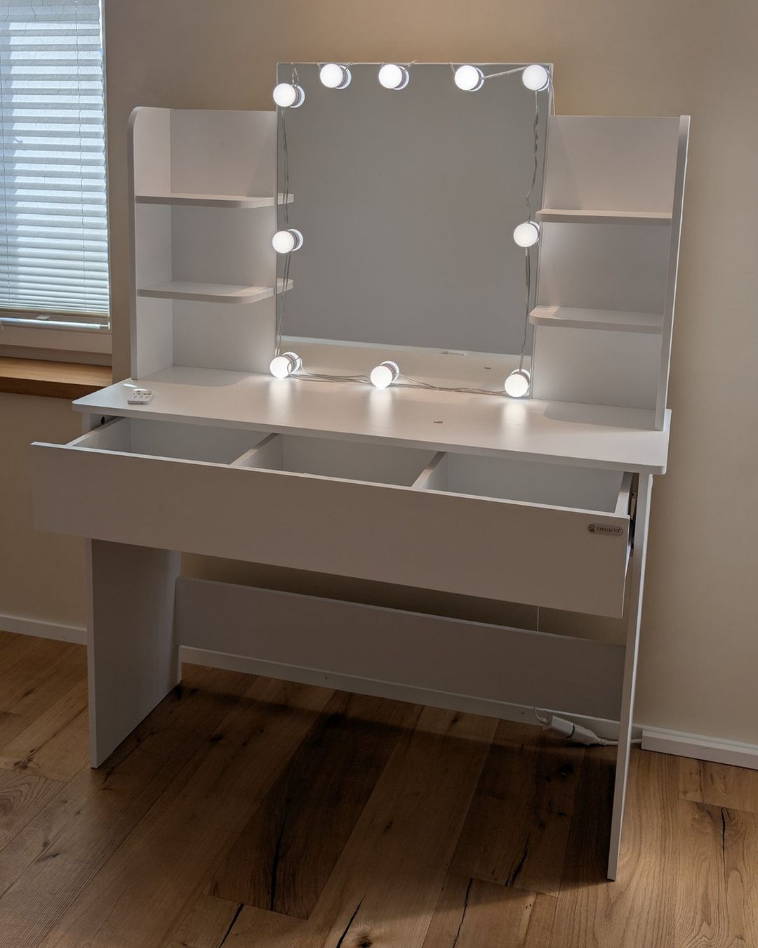 Schminktische: Schminktisch in gutem Zustand – Gebraucht aus Gossau SG von Daufli 1