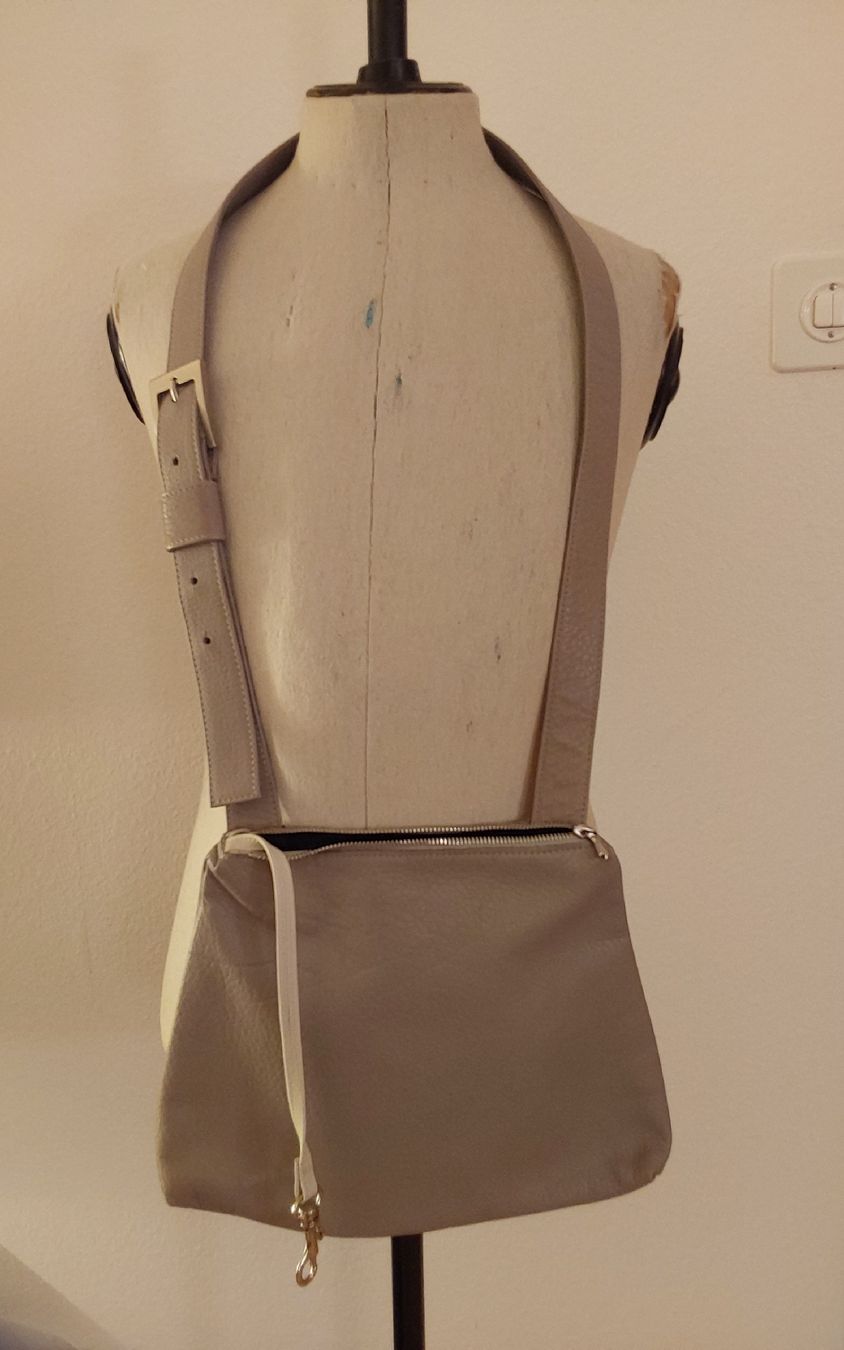 Borse da donna: Ledertasche format brigitte hürzeler grau – Nuovo (secondo la descrizione) da Köniz venduto da scopello12 1