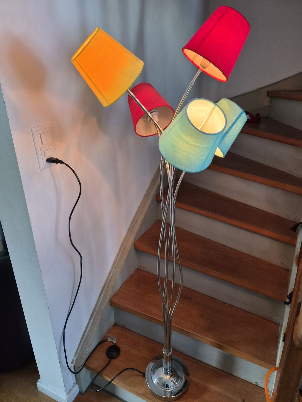 Lampen: Stehlampe mit 5 bunten Schirmen, Metallfuss – Gebraucht aus Zürich von Pazzenreich 3