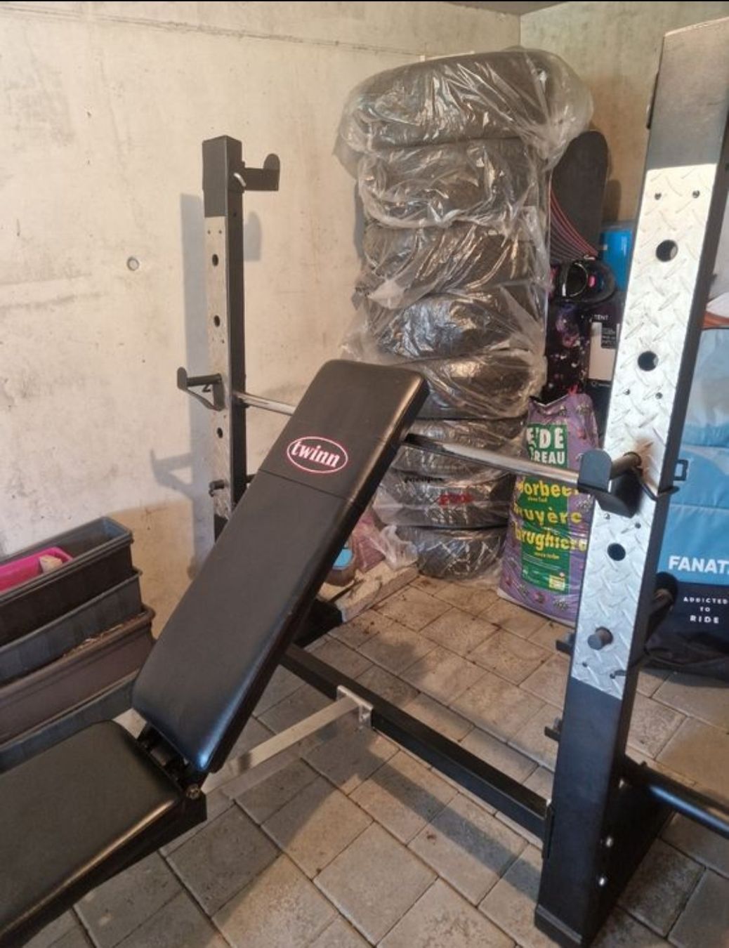 Hometrainer: Massive verstellbare Hantelbank – Usato da Lauterbrunnen venduto da ziv_nd87 1