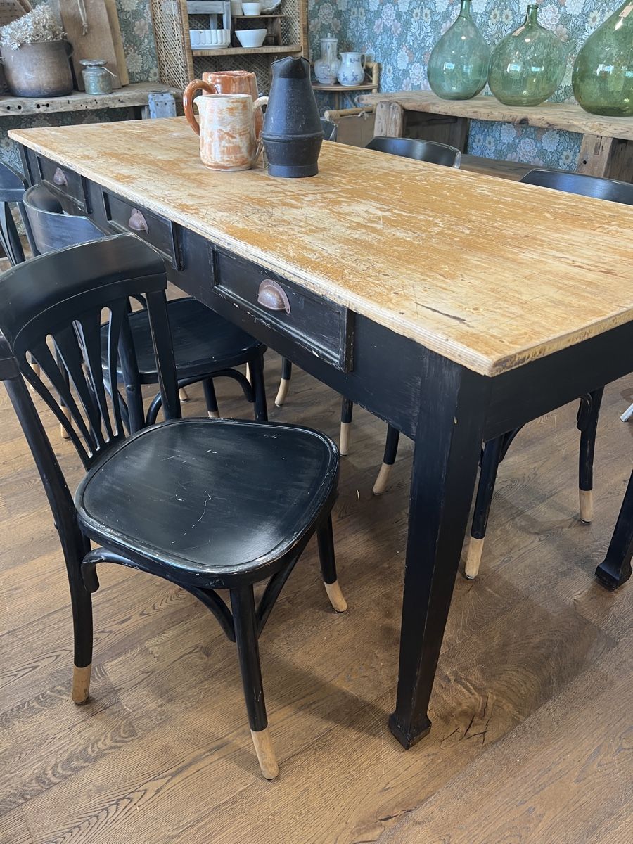 Set di tavolo e panche: Tisch 200cm schwarz mit 6Stühlen alter Tisch – Usato da Sirnach venduto da dasrosahaus 3
