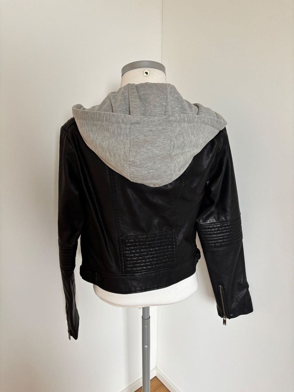 Giacche: Kunstlederjacke mit Kapuze – Usato da Neunkirch venduto da autoscooter57 2