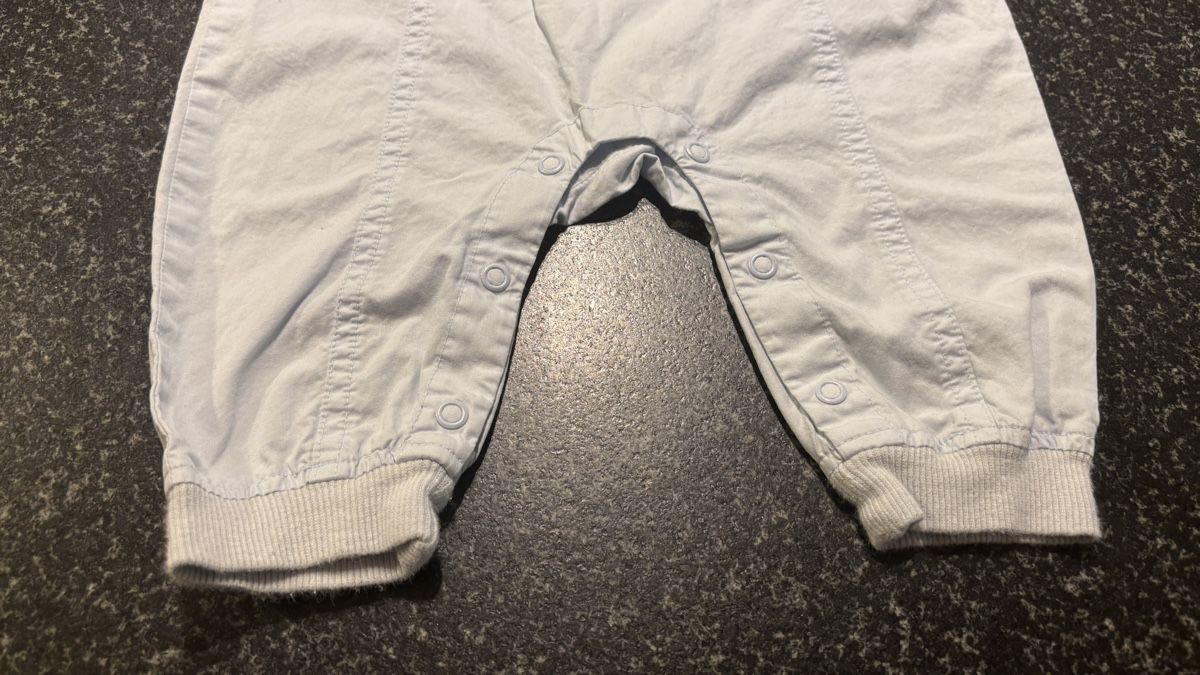 H&M Pagliaccetti: H&M Baby Overall Strampler Gr. 68 hellblau – Usato da Basel venduto da ukhtyy 2
