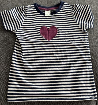 Gestreiftes T-Shirt mit Herz, Gr. 104