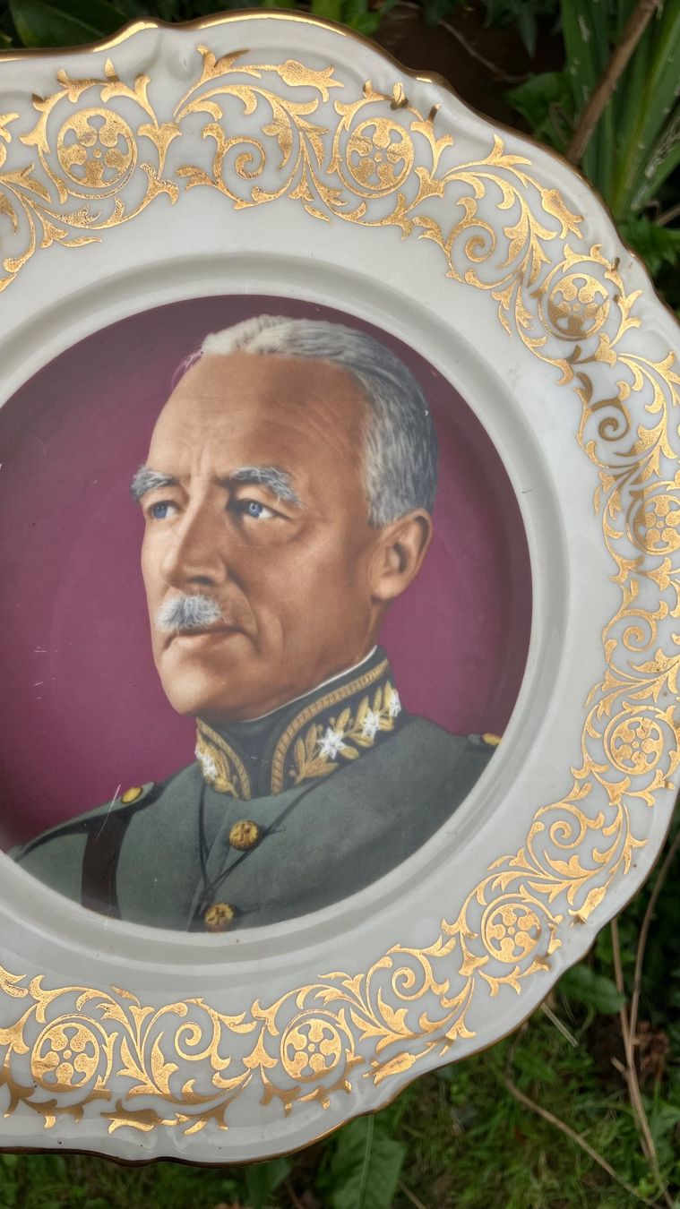 Piatti: Assiette Général Guisan Teller – Usato da St-Cierges venduto da LeRegain