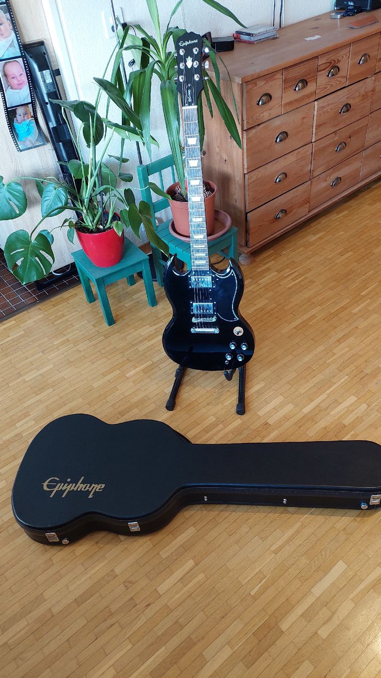 Epiphone Strumenti musicali: Studio Epiphone SG 400 PRO – Usato da GENEVE venduto da gloogloo