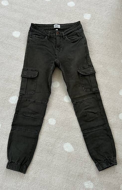 Pantaloni: Only Hose dunkelgrün – Usato da Vaduz venduto da hasi_75