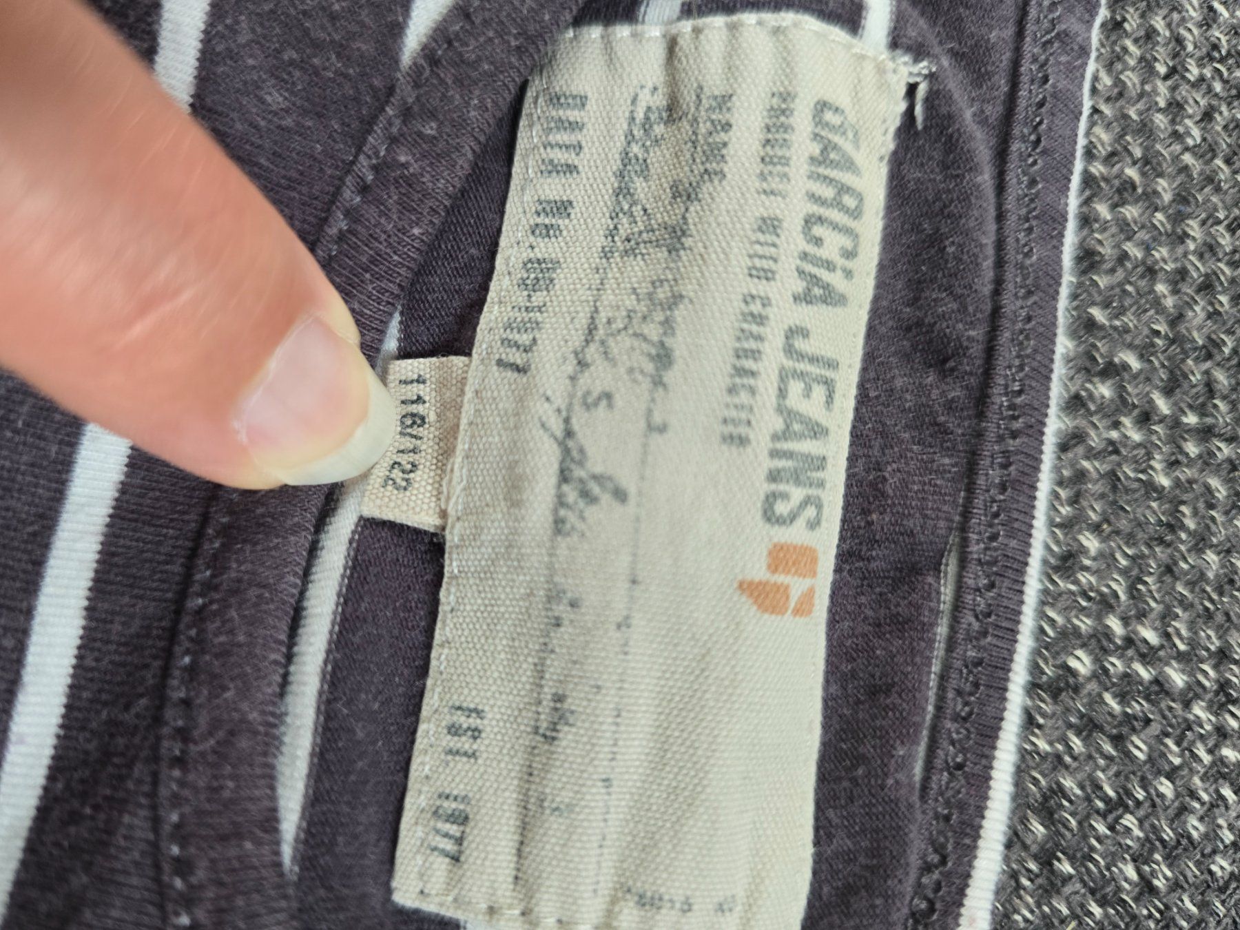 Pulls et sweat-shirts: Langarmshirt Gr. 116 / 122 – D'occasion à Büttikon AG par Amineah 1