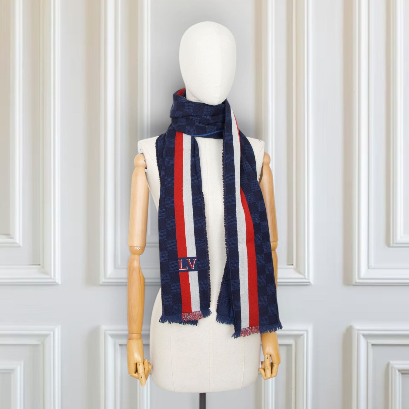 Louis Vuitton Foulard & Sciarpe: Louis Vuitton Schal Damier blau – Usato da Binningen venduto da Designerlabels 3
