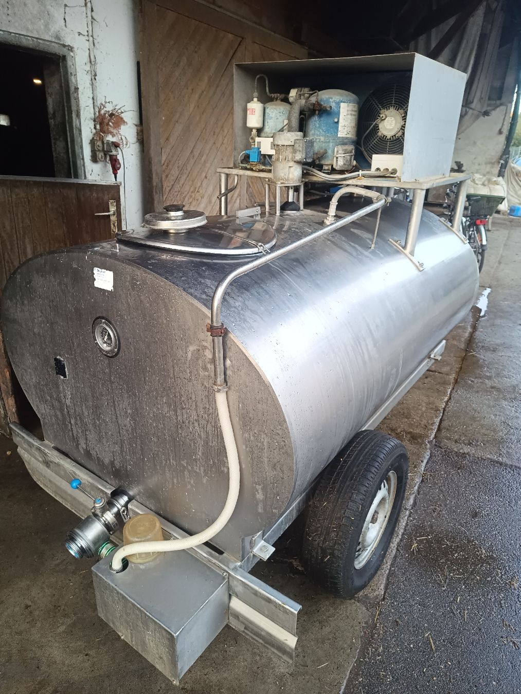 Équipements de traite: Milchtank mit kühlung – D'occasion à Härkingen par dom_5vdg 2