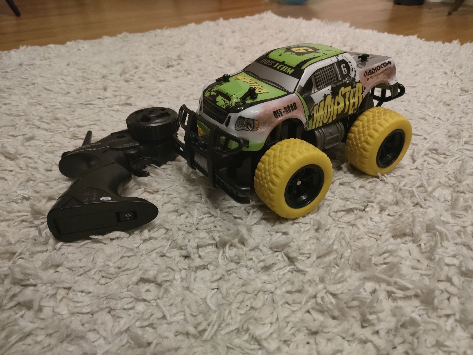 Spielzeuge: Ferngesteuertes Auto - Monster Truck – Gebraucht aus Muri AG von Mupuputs 1