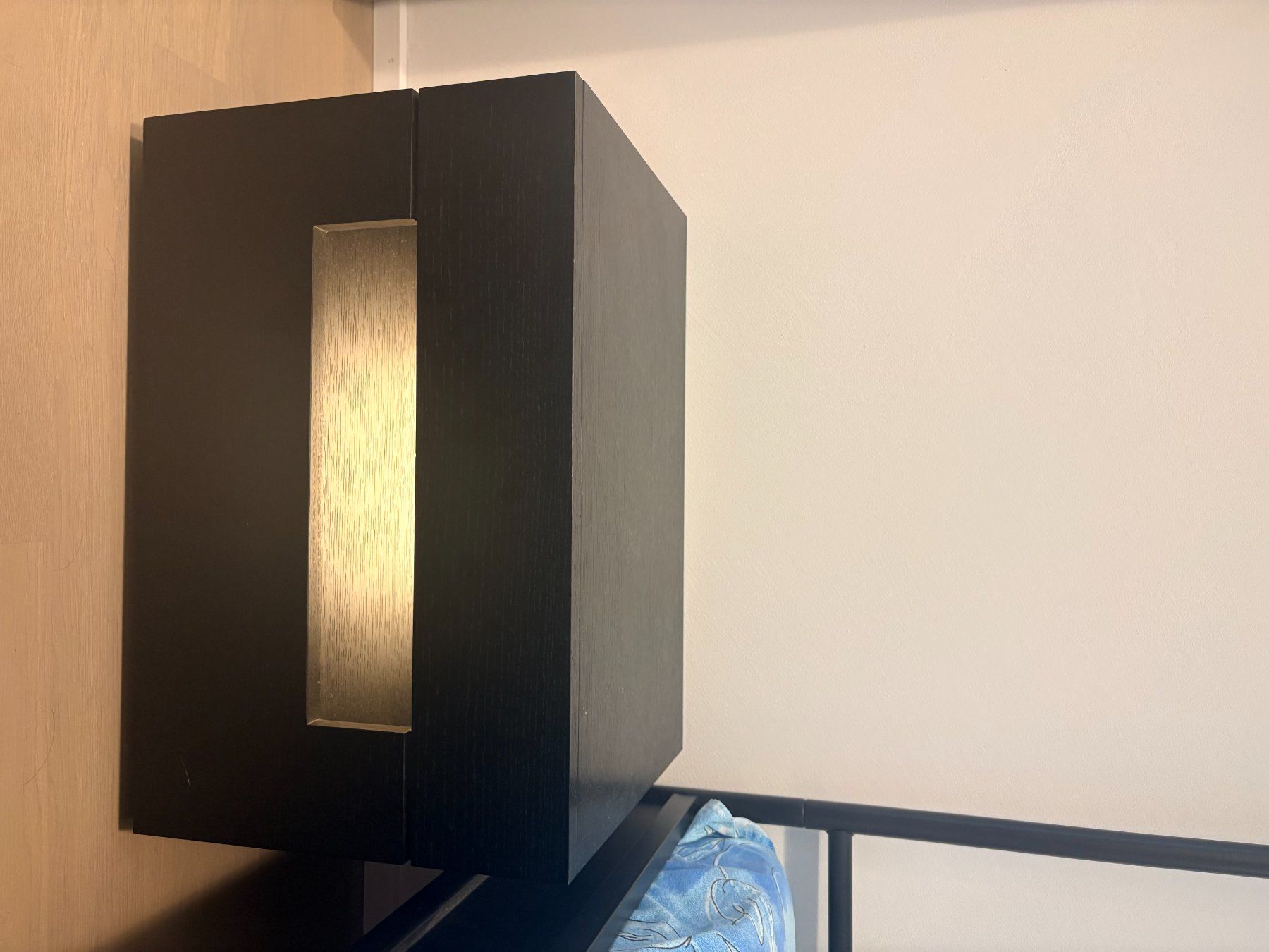 Comodini: Black Bed Side Drawer with inbuilt light – Usato da Zürich venduto da akh_7xjv 1