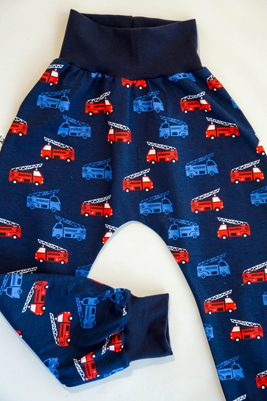 Pantaloni: Pumphose mit Feuerwehrauto Gr.92/98  - NEU – Nuovo e nell'imballaggio originale da Zürich venduto da sambaum 2