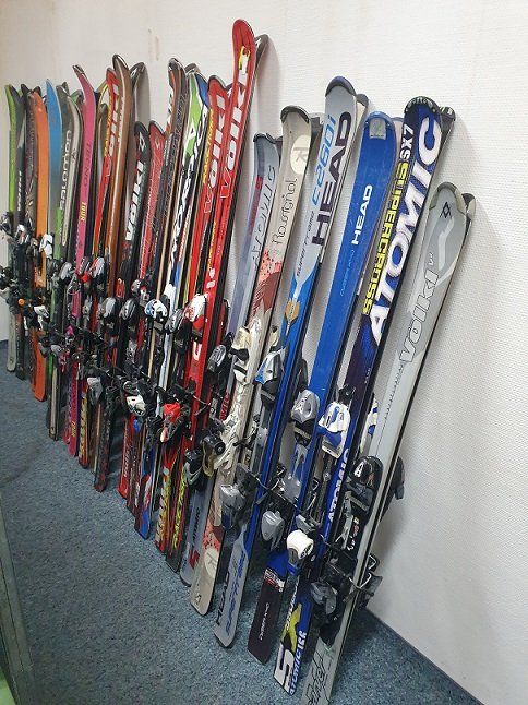 Sci: 38 Paar Ski im Paket – Usato da Grabs venduto da VUK10 1