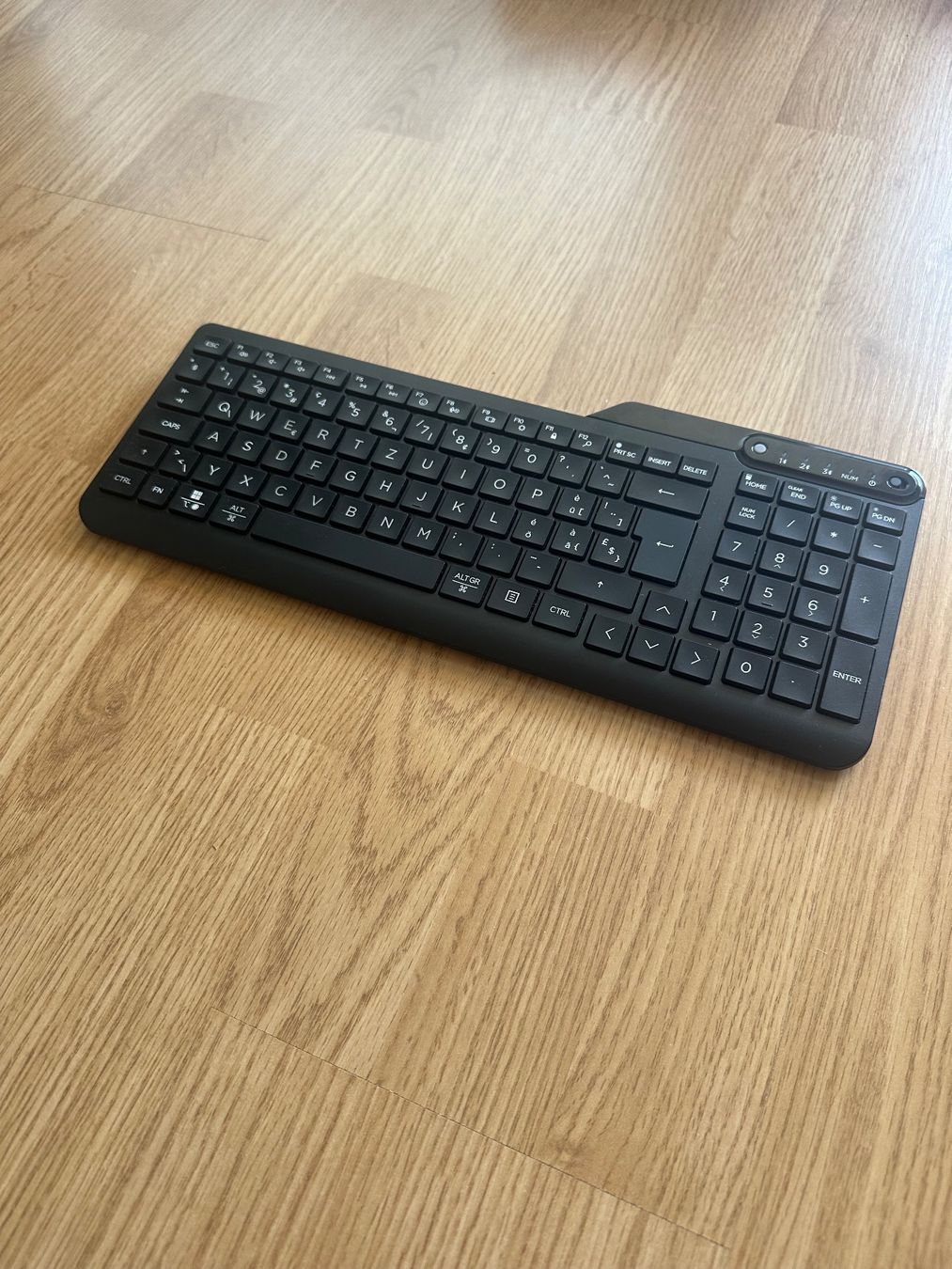 Hewlett Packard Tastaturen: HP 460 Multi - Device Bluetooth Keyboard – Gebraucht aus Kreuzlingen von watibloiro