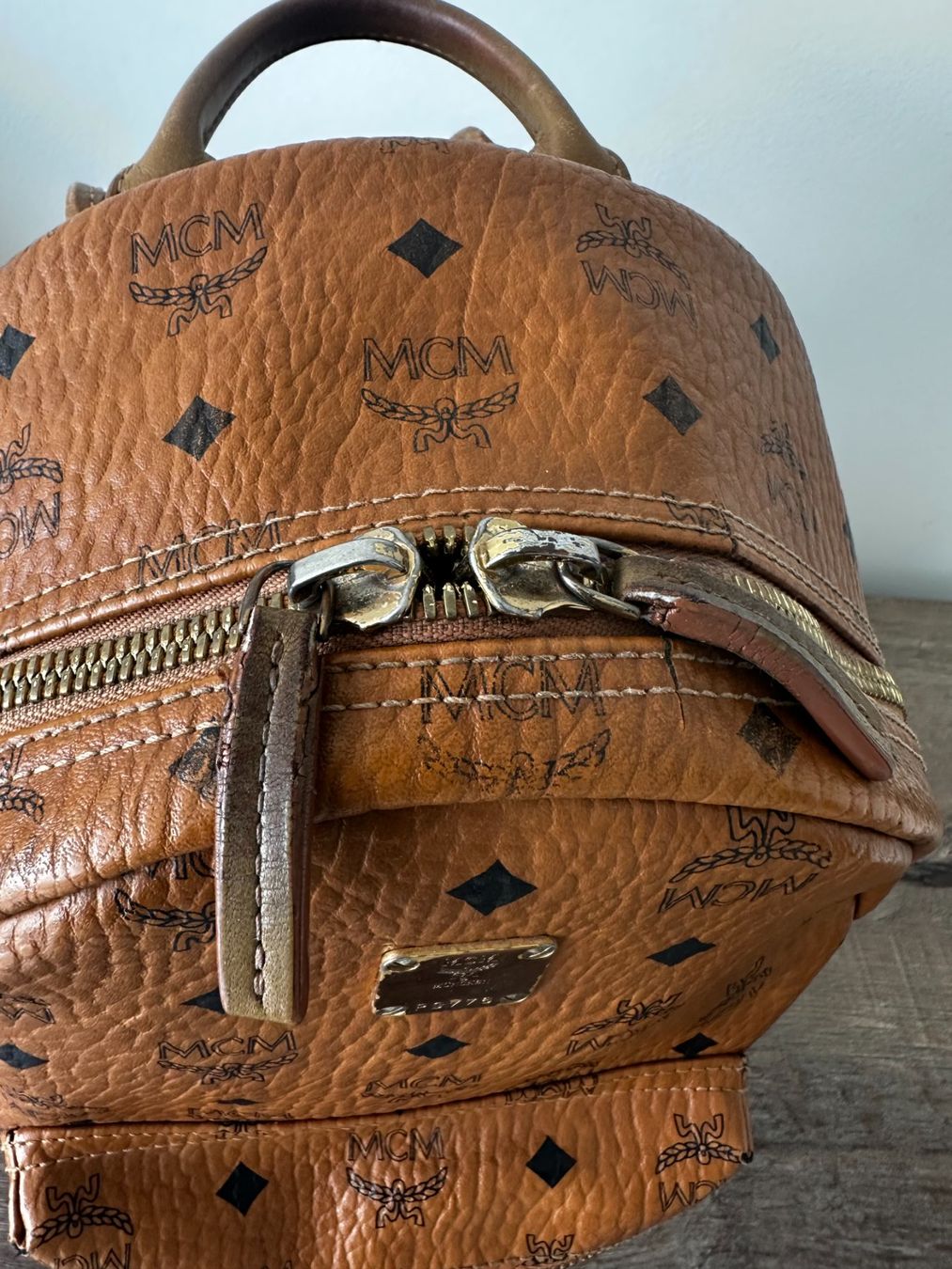 Mcm Sacs à dos: Original MCM Stark Medium Rucksack Cognac Visetos mit Nieten – D'occasion à Mühlethal par sarah-davide 3