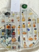 vitrine miroir avec porte plexiglas avec parfum