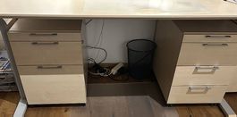 Schreibtisch mit 2 Rollkorpussen