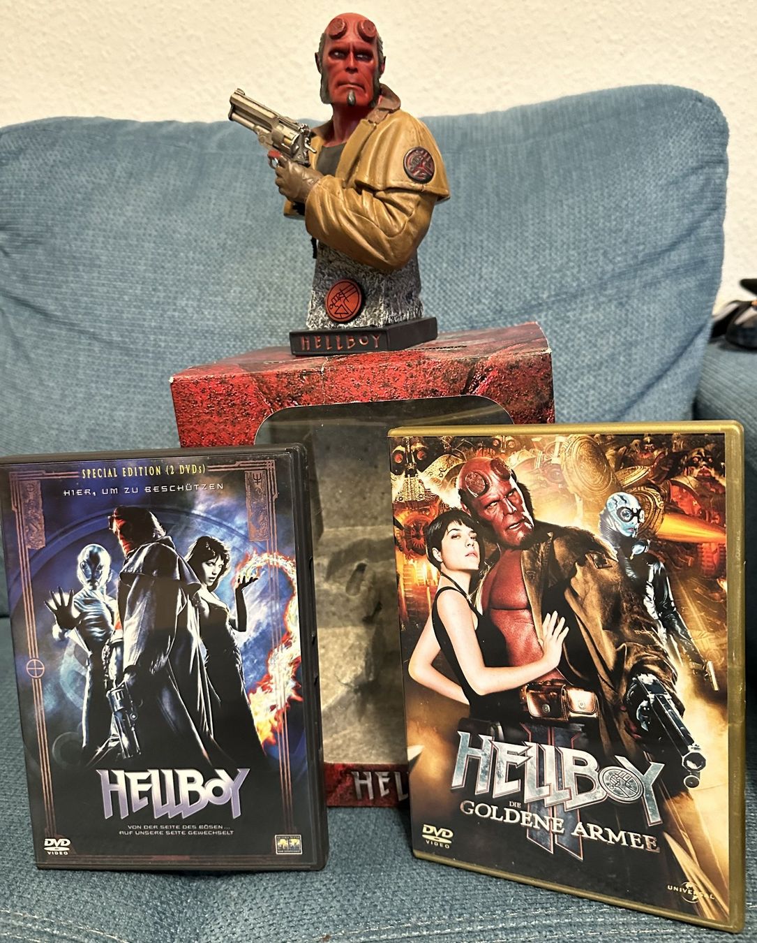 Tutti i DVDs: Hellboy 1 + 2 (3 DVD's) + Büste von Sideshow – Usato da Basel venduto da Best-Harvest