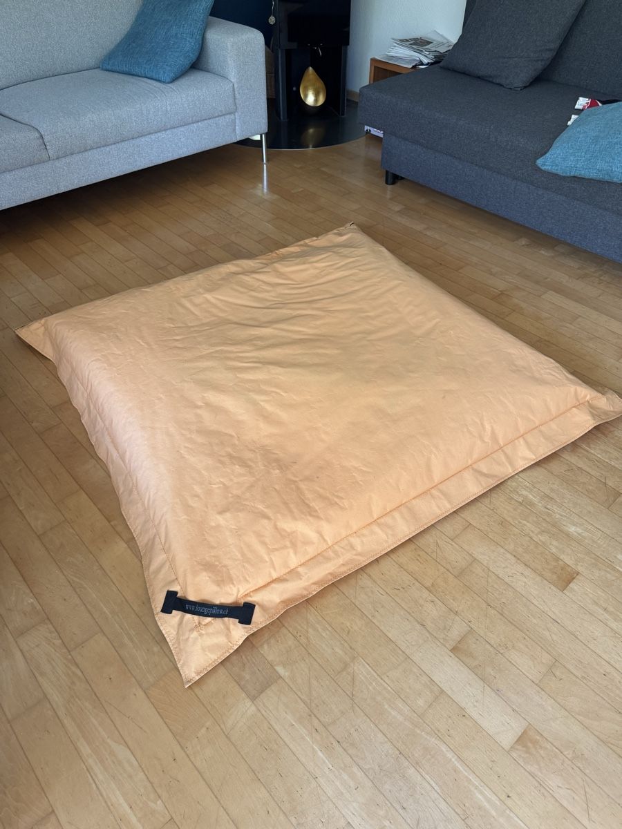 Kissen: Sitzsack Loungepillow orange – Gebraucht aus Biel/Bienne von jge_gjr6