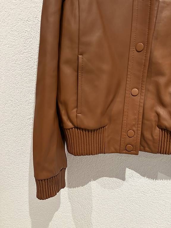 Vestes: Hugo Boss Lederjacke Grösse 40 – D'occasion à Unterägeri par mar_96hk 2