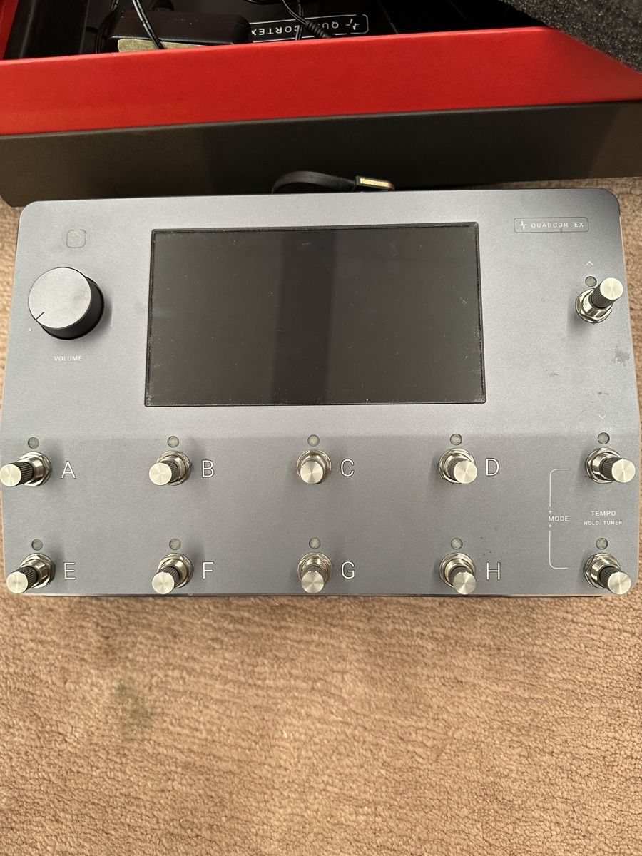 Musikinstrumente: Quad Cortex QC mit Ritter QC Amp Base SHP, 2x140 W – Gebraucht aus Tschierv von Screamingwolfguitars