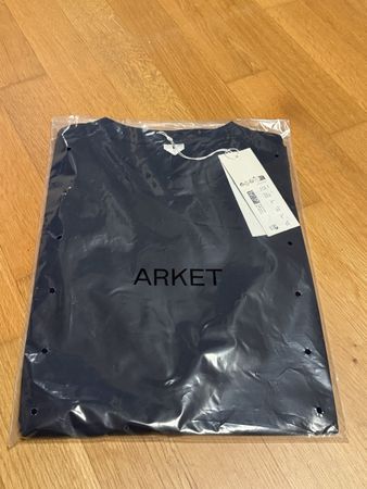 ARKET T-Shirt aus 100% Bio-Baumwolle, Neu/Originalverpackt