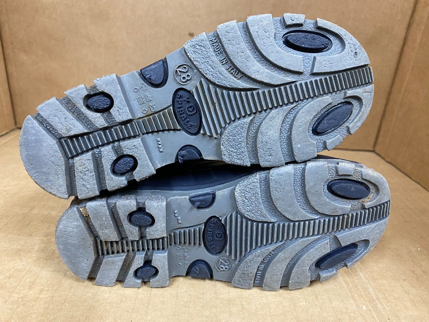 Spirale Scarpe da uomo: Regenstiefel Spirale Grösse  28 – Usato da Eschlikon TG venduto da RamonaSt 5