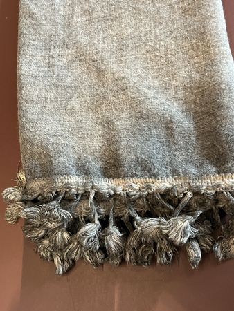 Écharpe grise avec franges mélange viscose polyester