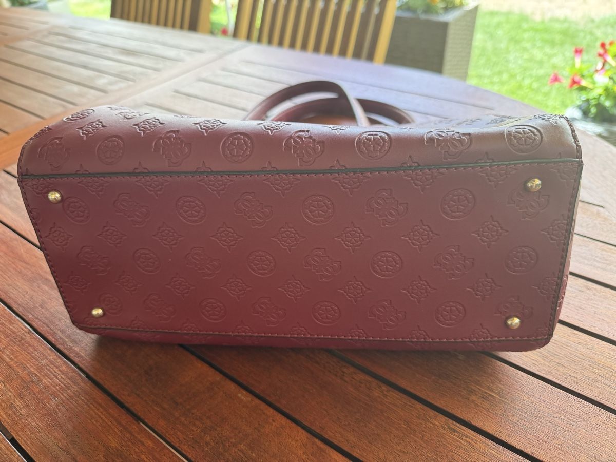 Guess Sacs femmes: Sac à main Guess Bordeaux – D'occasion à MASSONGEX par Luluone 4