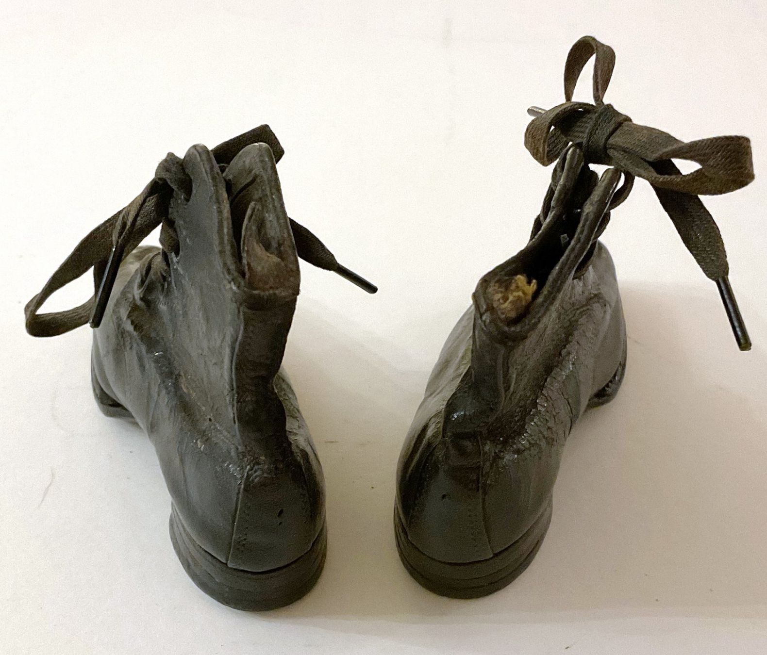 Scarpe da donna: Ein Paar antike Musterschuhe – Usato da Pfungen venduto da Doku7 5
