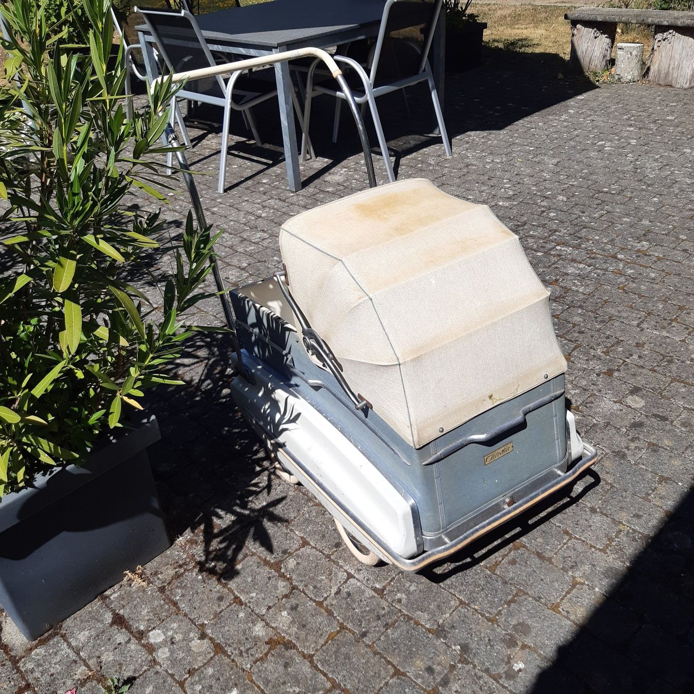 Kinderwagen: Kinderwagen Helvetia 1950 – Gebraucht aus Subingen von sandstrasse 5