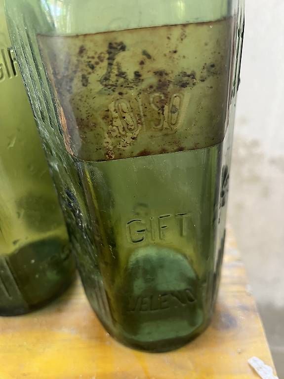 Flaschen: Bouteilles anciennes "poison" – Gebraucht aus Versoix von bergen1234 2