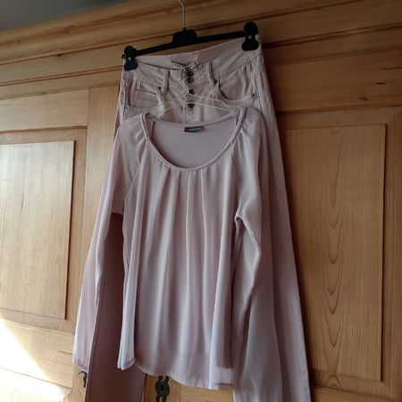 Da.-Hose roséfarb. CHF 8.-- u. pass. Bluse CHF 8.--