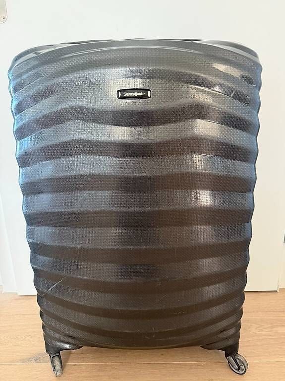 Valises de voyage: Koffer - Large Samsonite Hardshell Suitcase  Black  4 Wheels – D'occasion à Zürich par lau_pz7b