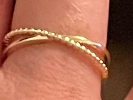 Jolie bague fine 54  torsadée neuve solide