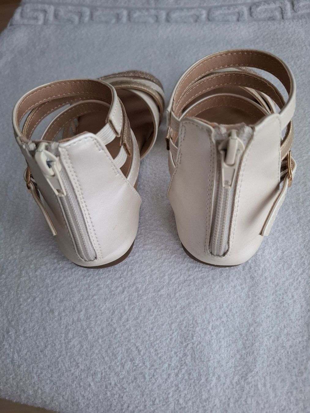 Scarpe per ragazze: Sommer Kindersandalen Grösse 32 – Usato da Uster venduto da Bachtel_2006 2