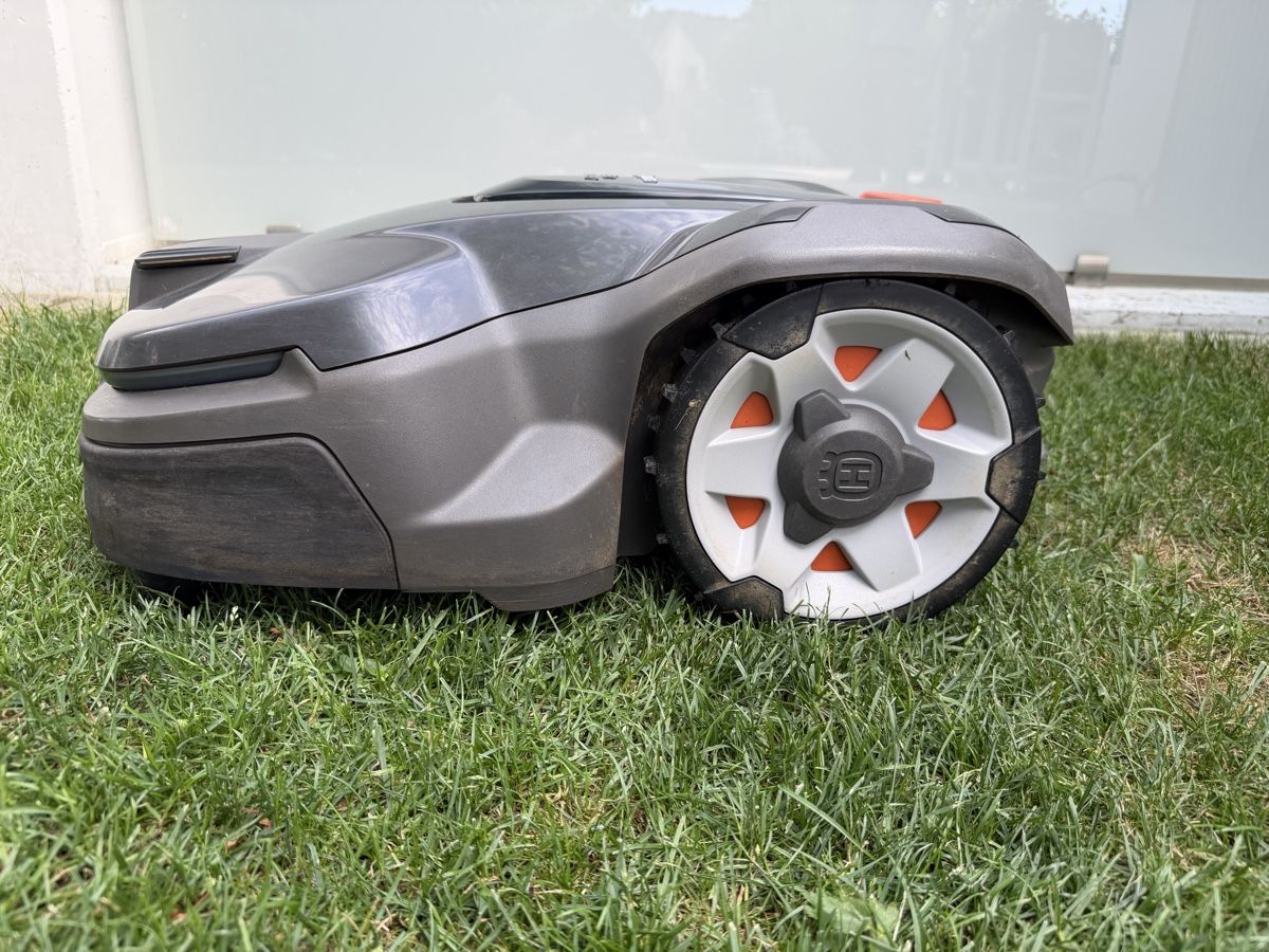 Husqvarna Rasenmäher: Husqvarna Automower 415x – Gebraucht aus Flawil von bso01 2