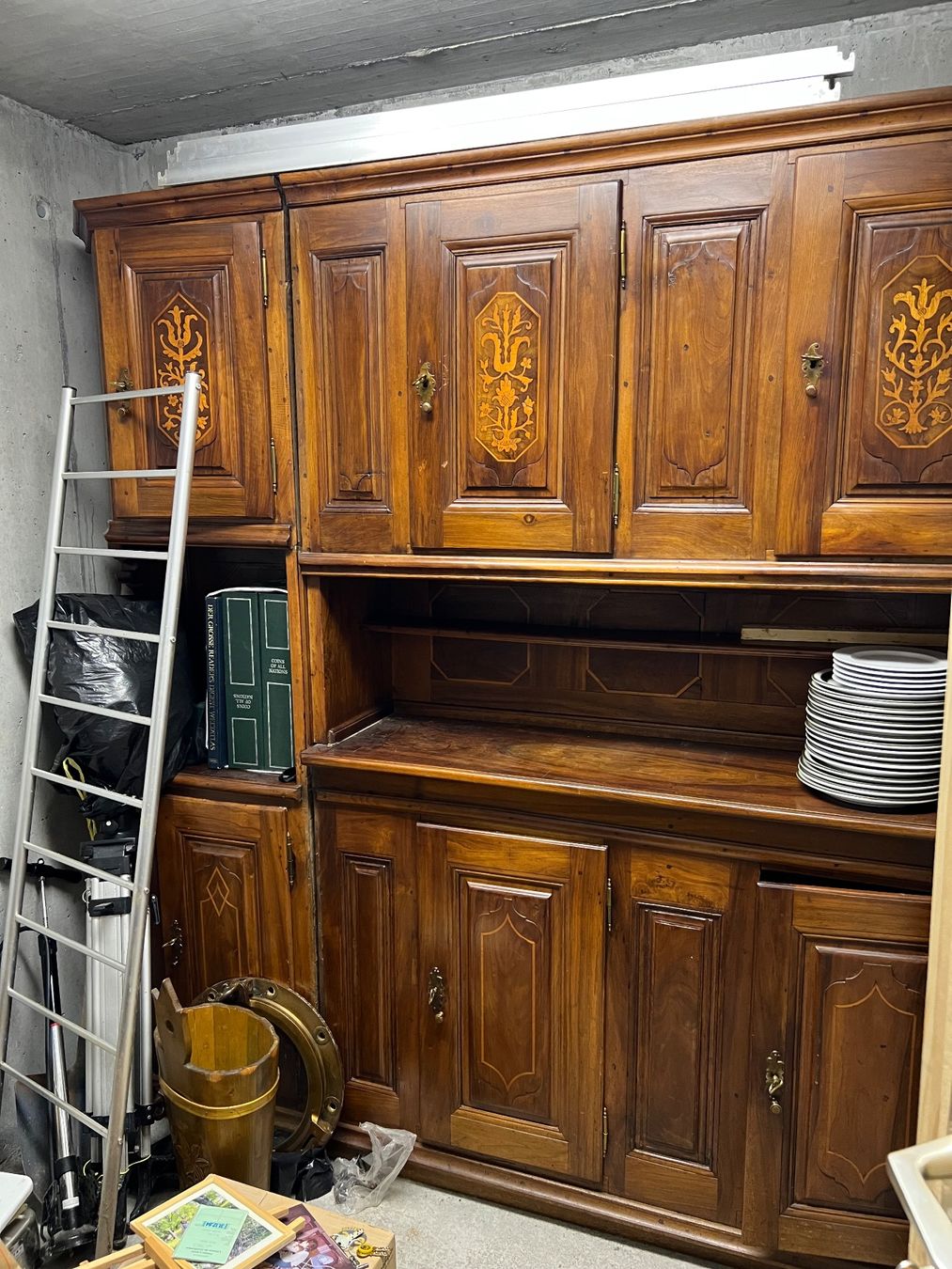 Buffets: Antikes Holzbuffet – D'occasion à Wangs par corinnna