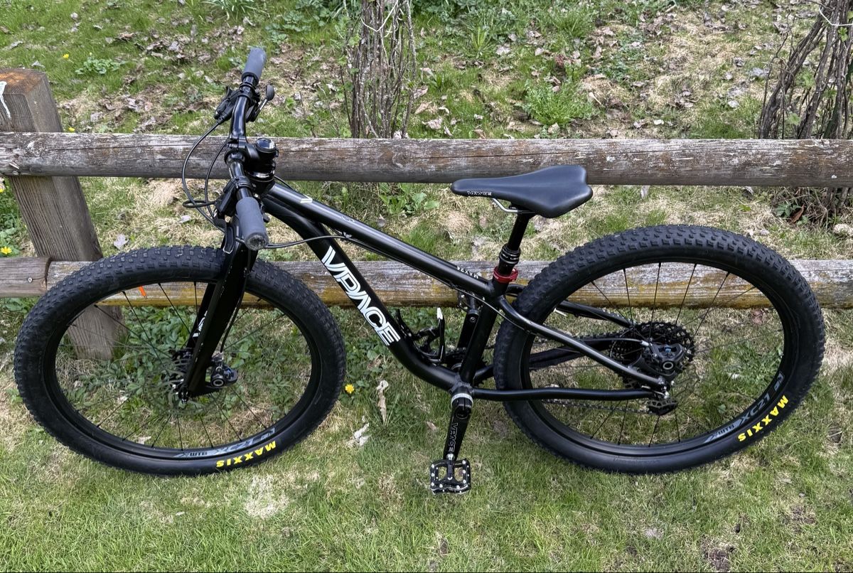 Vpace Biciclette: VPACE MAX 24, schwarz matt, Carbongabel, dropper post – Usato da Chur venduto da laigrand 1