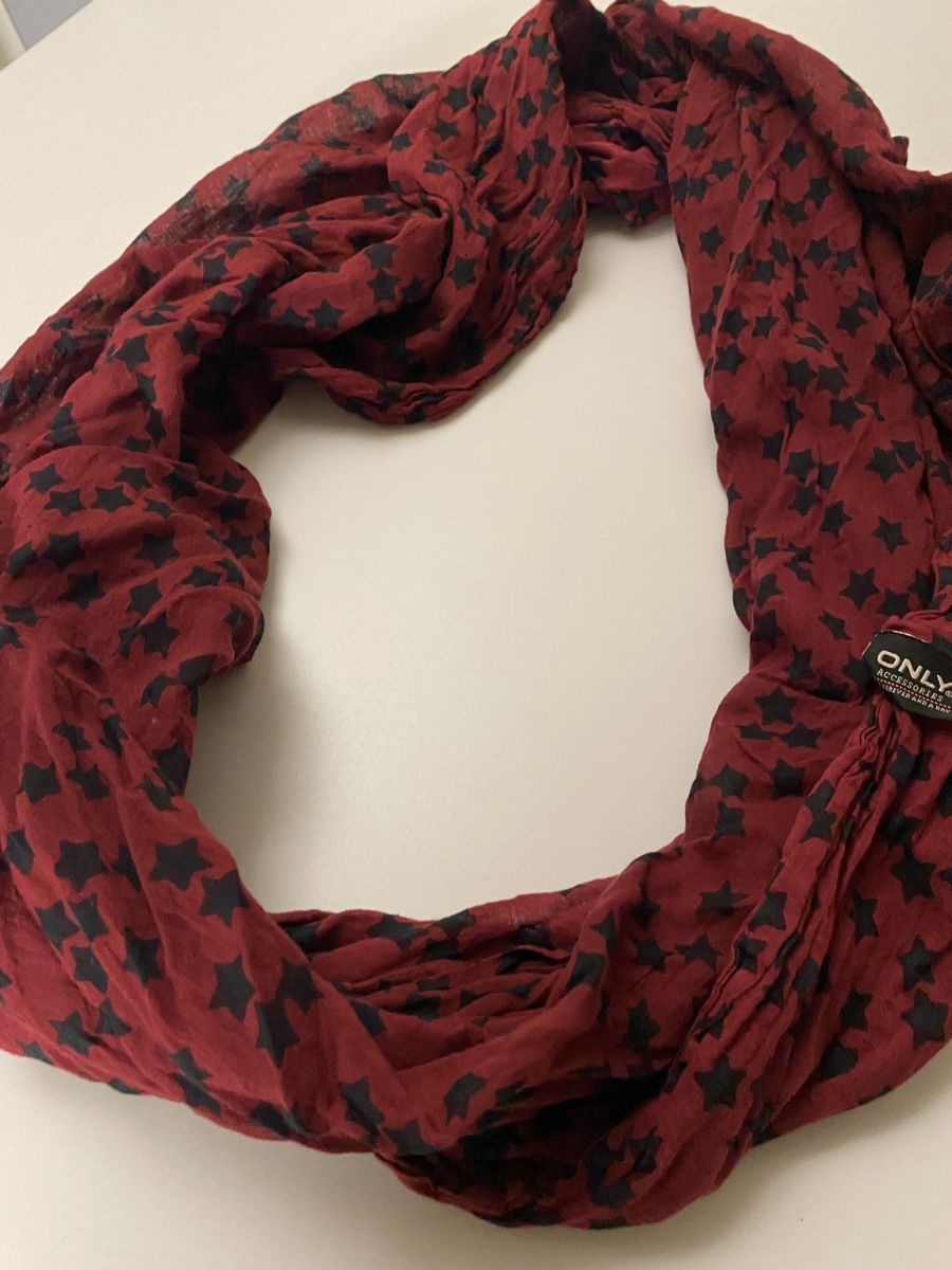 Foulard & Sciarpe: ONLY Schlauchschal Loop Sterne rot schwarz Herbst Winter – Usato da Zofingen venduto da _ina