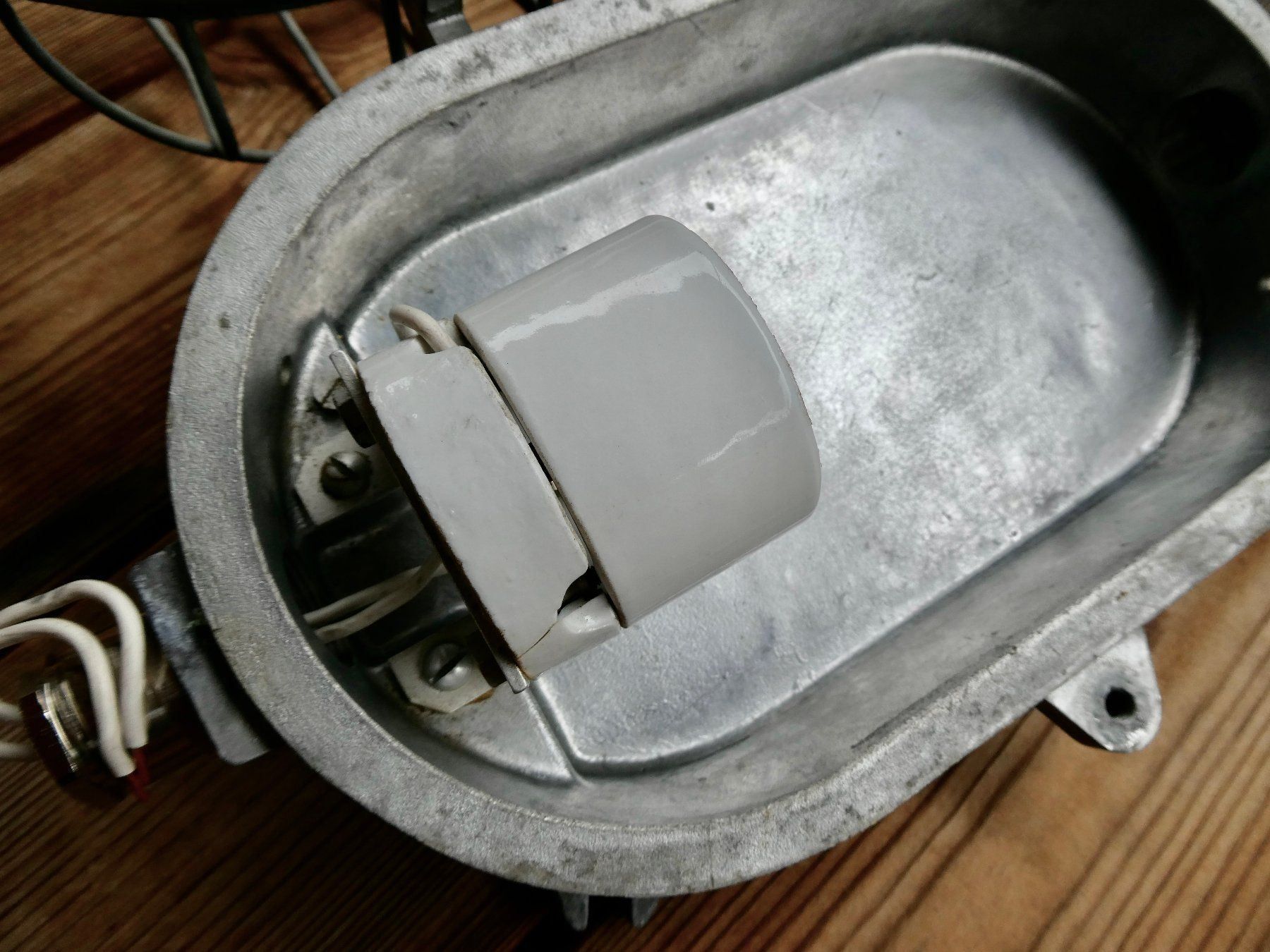 Lampen: Bunker- Stall- Wand- Deckenlampe – Gebraucht aus Lüchingen von Eeizo 8