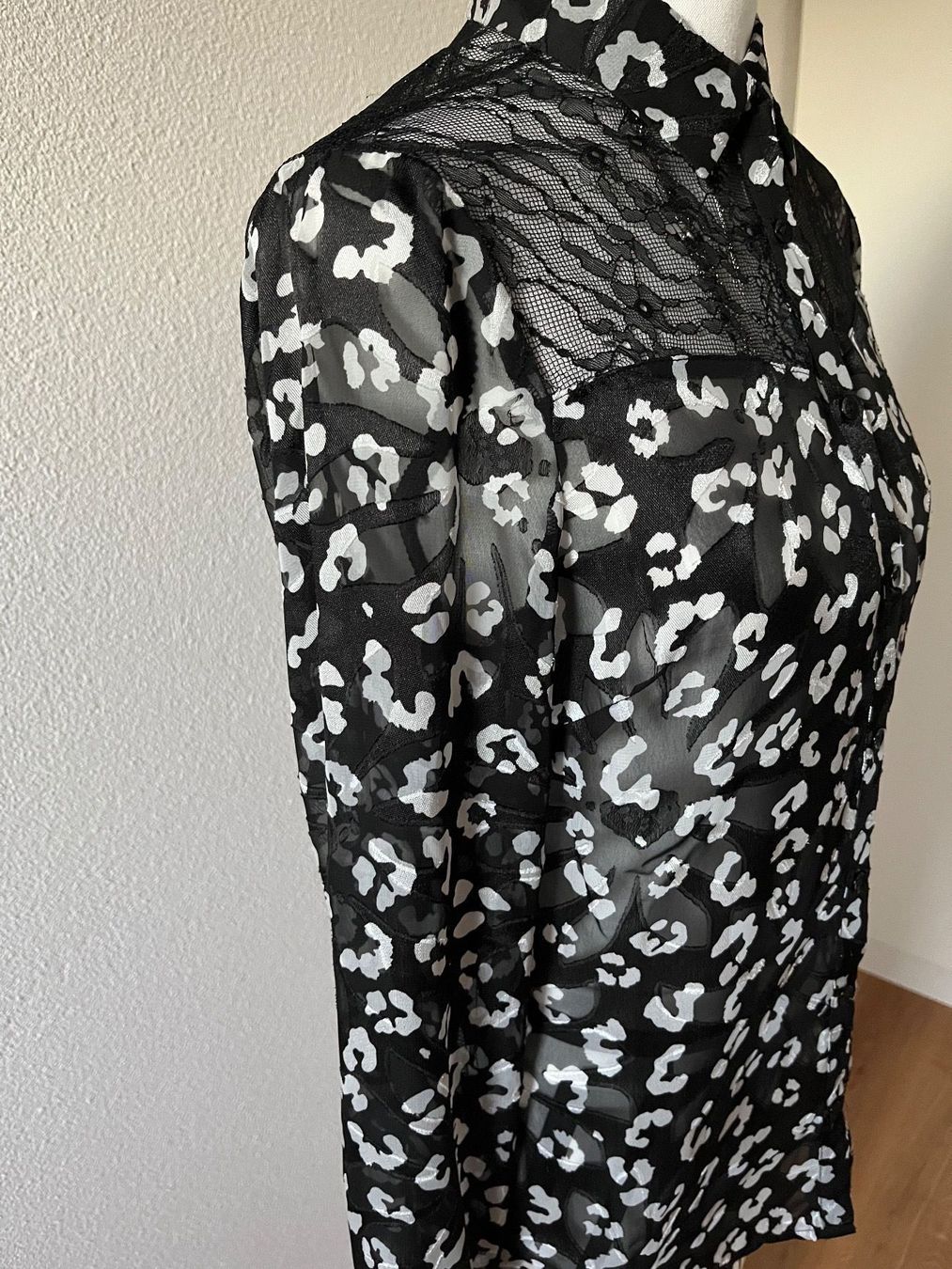 Guess Camicette: Guess Bluse Grösse XS – Nuovo (secondo la descrizione) da Grafstal venduto da fynesong 2