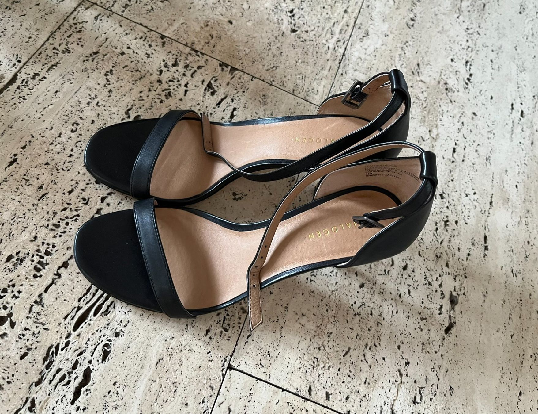 Scarpe da donna: Damenschuhe, Sandalen, Groesse 37 – Usato da Dornach venduto da inf_8ryt