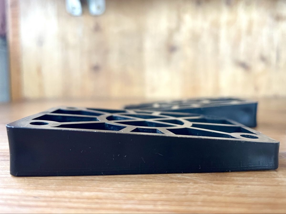Skateboards: Skate Riser pads inclinés 4° – Usato da Romanel-s-Lausanne venduto da Maina5 2