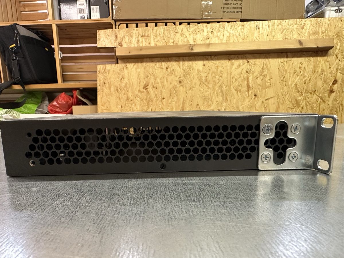 Hewlett Packard Hub & Switch: HP 1820-24G Switch J9980A – Usato da Luzern venduto da FrankGroebel 2