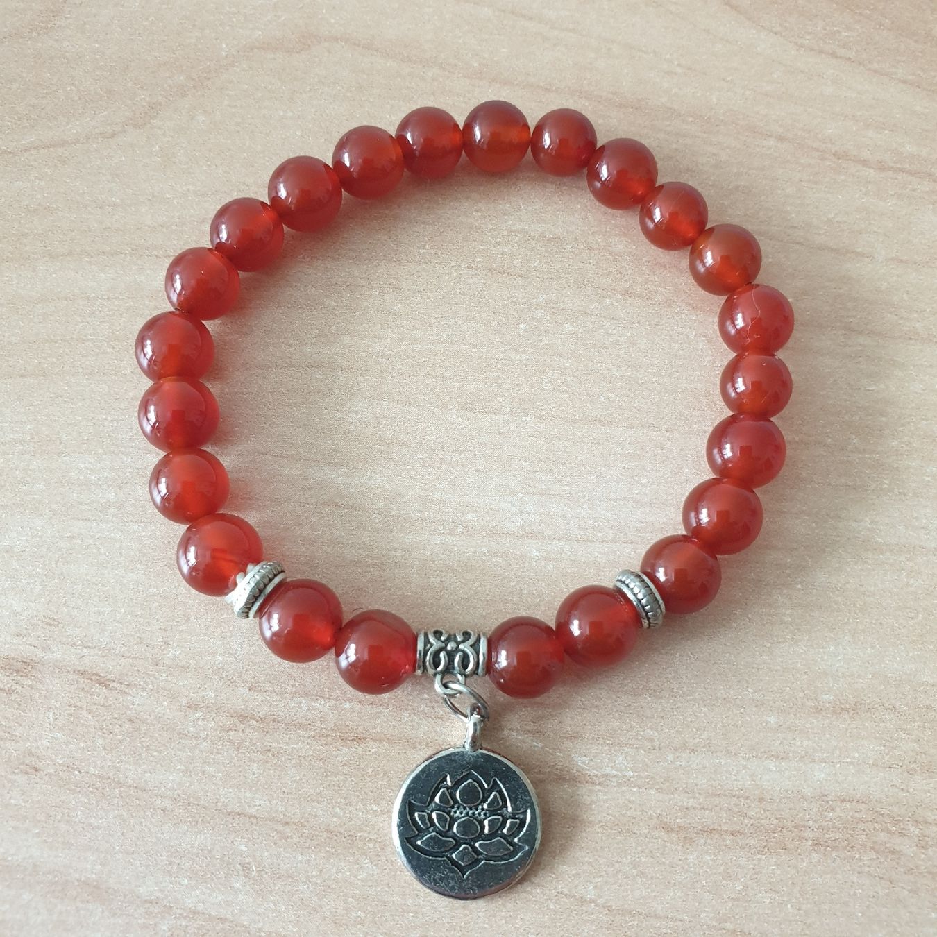 Bracciali & Braccialetti: Karneol Elastarmband mit Anhänger 19cm – Usato da Winterthur venduto da katzen07
