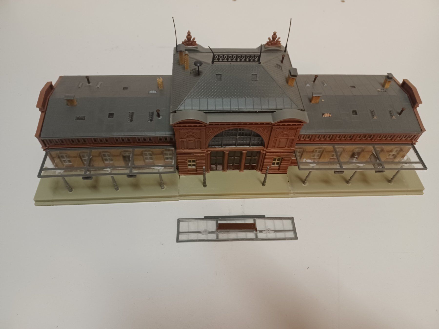 Faller Modellini di ferrovie: Faller Bahnhof Mittelstadt Spur N – Usato da Rüfenacht BE venduto da zur_2s9l 1