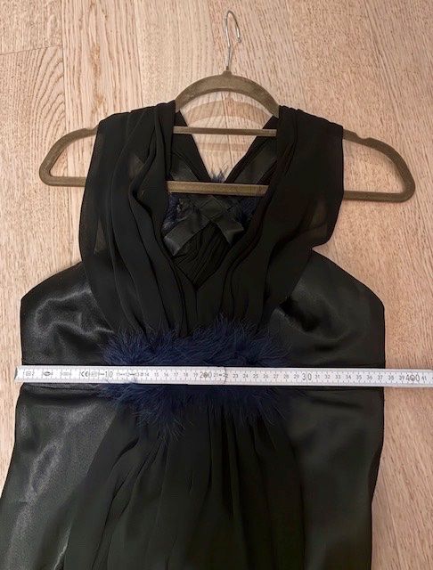 Vestiti: Schwarzes Abendkleid mit Federn, Gr. 36 - Festlich! – Nuovo (secondo la descrizione) da Oberwil BL venduto da chr_ygn5 6