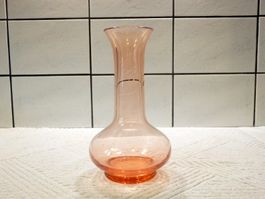 Vase, Glas rubinrot mit geritzten Initialen JB, 22.5cm hoch